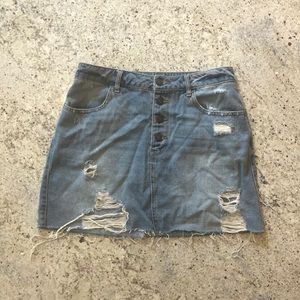 Light wash denim mini skirt with buttons size 27
